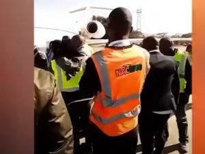 زامبيا ترجئ البت في طلب الإفراج بكفالة عن موقوفي "طائرة الذهب"