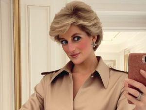 Taking ROYAL selfies! AI pictures Princess Diana living in the social media era