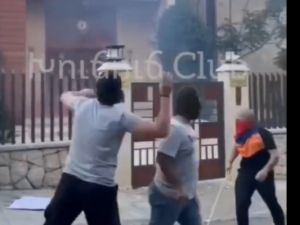 محتجون يهاجمون سفارة أذربيجان في لبنان (فيديو)