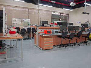 جامعة أبوظبي و"مجموعة فيرنويل" تفتتحان أول مختبر كمومي أكاديمي في أبوظبي