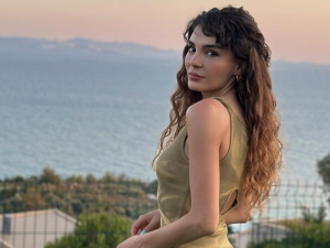 Ebru Şahin will star alongside Çağatay Ulusoy in a new Netflix film (Instagram)