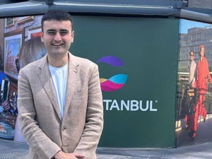 Burak Ozdemir is nicknamed " CZN Burak (Instagram)