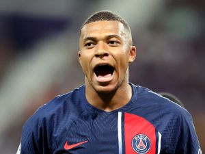 Paris Saint-Germain's French forward #07 Kylian Mbappe celebrates after scoring a penalty goal during the French L1 football match between Toulouse FC and Paris Saint-Germain (PSG) at The TFC Stadium in Toulouse, southwestern France, on August 19, 2023. (Photo by Charly TRIBALLEAU / AFP)