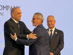 رئيس الوزراء يكرم فاين لصناعة الورق الصحي باعتبارها من الشركات الصناعية الأكثر تصديراً 