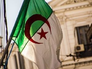 احتجاز عائلة في الجزائر بظروف غير انسانية