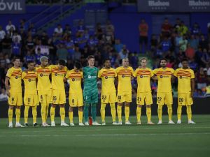 Barcelona's players pose prior the Spanish Liga football match between Getafe CF and FC Barcelona at the Col. Alfonso Perez stadium in Getafe on August 13, 2023. (Photo by JAVIER SORIANO / AFP)
