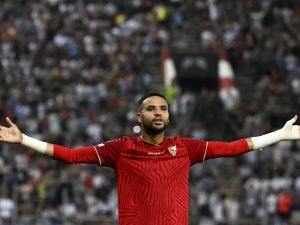 Sevilla's Moroccan forward #15 Youssef En-Nesyri celebrates scoring his team's first goal during the 2023 UEFA Super Cup football match between Manchester City and Sevilla at the Georgios Karaiskakis Stadium in Piraeus on August 16, 2023. (Photo by Aris MESSINIS / AFP)