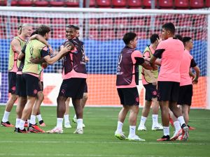Manchester City's players take part in a training a session on the eve of the UEFA Super Cup football match between Manchester City and Sevilla at Karaiskaki stadium in Athens, on August 15, 2023. (Photo by Angelos Tzortzinis / AFP)