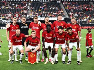 Manchester United's players pose ahead of a pre-season friendly football match against Borussia Dortmund at the Allegiant Stadium in Las Vegas, Nevada, on July 30, 2023. (Photo by Patrick T. Fallon  AFP)
