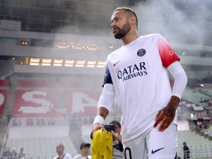 Paris Saint-Germain's Neymar Jr enters the stadium before the friendly football match between France's Paris Saint-Germain and Japan's Cerezo Osaka at Nagai Stadium in Osaka on July 28, 2023. (Photo by PAUL MILLER / AFP)