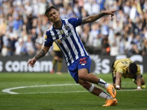 FC Porto's Brazilian midfielder Otavio da Silva celebrates after scoring a goal during the Portuguese league football match between FC Porto and Vitoria Guimaraes SC at the Dragao stadium in Porto on May 27, 2023. (Photo by MIGUEL RIOPA / AFP)