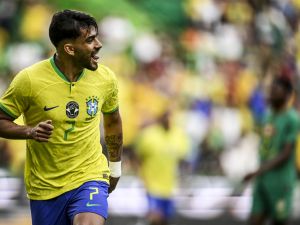 Brazil's midfielder Lucas Paqueta celebrates after scoring during the international friendly football match between Brazil and Senegal at the Jose Alvalade stadium in Lisbon on June 20, 2023. (Photo by Patricia DE MELO MOREIRA / AFP)