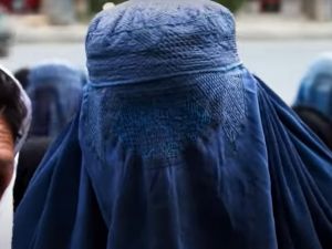 طالبان: النساء لا قيمة لهن بدون الحجاب والناس يريدون الشريعة ونحن نطبقها