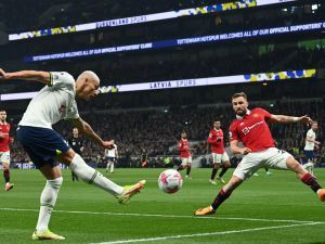 Tottenham Hotspur's Brazilian striker Richarlison (L) crosses the ball during the English Premier League football match between Tottenham Hotspur and Manchester United at Tottenham Hotspur Stadium in London, on April 27, 2023. (Photo by Glyn KIRK / AFP) 