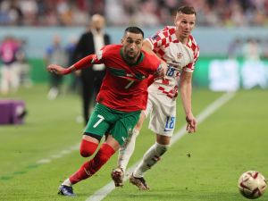 Morocco's midfielder #07 Hakim Ziyech (L) and Croatia's forward #18 Mislav Orsic fight for the ball during the Qatar 2022 World Cup third place play-off football match between Croatia and Morocco at Khalifa International Stadium in Doha on December 17, 2022. (Photo by KARIM JAAFAR / AFP)