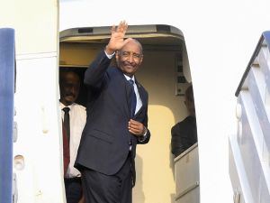 البرهان يحل قوات الدعم السريع