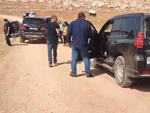 مستوطنون يطردون وفدا اوروبيا من تجمع فلسطيني مهدد بالتهجير في الضفة (فيديو)