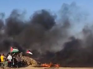 اسرائيل تقصف مواقع لحماس بعد عودة عمليات اطلاق البالونات الحارقة من غزة