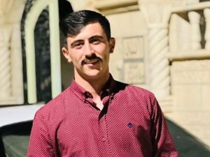  الشاب الفناطسة أقام سهرة شباب يوم الثلاثاء، وهو يوم "حنة العريس"