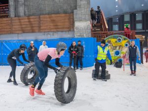 500 مشارك يشعلون المنافسة في النسخة 14 من تحدي الثلج في "سكي دبي"