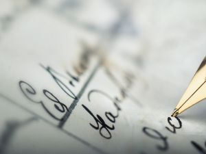 9 روايات كتبها أفراد العائلات الملكية