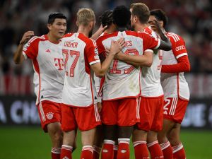  Bayern Munich's German midfielder #10 Leroy Sane (C) celebrates scoring the opening goal with his teammates during the UEFA Champions League Group A football match FC Bayern Munich v Manchester United in Munich, southern Germany on September 20, 2023. (Photo by Tobias SCHWARZ / AFP)