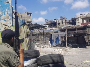 اشتباكات مخيم عين الحلوة في جنوب لبنان