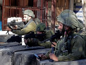 جنود من قوات الإحتلال الإسرائيلي في الضفة الغربية