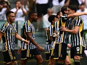 فينيسيوس جونيور Real Madrid's Brazilian forward #07 Vinicius Junior celebrates scoring his team's third goal during the Spanish Liga football match between UD Almeria and Real Madrid CF at the Municipal Stadium of the Mediterranean Games in Almeria on August 19, 2023. (Photo by JORGE GUERRERO / AFP)