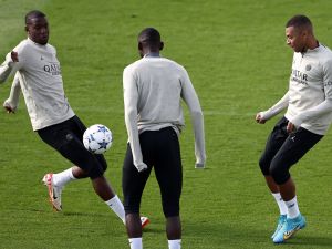 Paris Saint-Germain's French forward #07 Kylian Mbappe (R) fights for the ball with Paris Saint-Germain's French defender #26 Nordi Mukele during a training session at Poissy, west of Paris on September 18, 2023, on the eve of their UEFA Champions League Matchday 1 football match against Borussia Dortmund. (Photo by FRANCK FIFE / AFP)