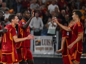 Roma's Belgian forward #90 Romelu Lukaku (L) celebrates with teammates after scoring his team's sixth goal during the Italian Serie A football match between AS Roma and Empoli at the Olympic stadium in Rome on September 17, 2023. (Photo by Andreas SOLARO / AFP)