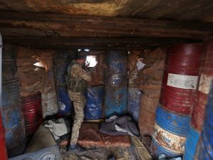 مقاتل من الجيش الحر الموالي للقوات التركية شمال سوريا