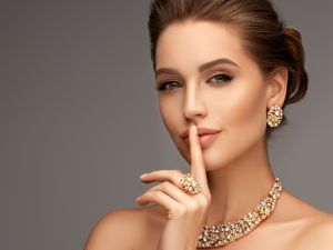 مواليد هذه الأبراج يعشقون اقتناء المجوهرات
