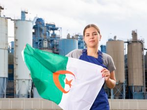 تبون:  الاحتلال الصهيوني الذي يضرب عرض الحائط القوانين الدولية”