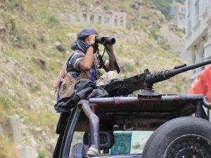 سفن اميركية في البحر الاحمر تعترض صواريخ حوثية 