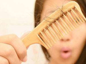 تفسير حلم تساقط الشعر للعزباء