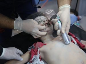 طفلة من بين مئات الضحايا الاطفال بالقصف الاسرائيلي