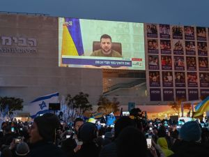 زيلينسكي  شدد على  “حق إسرائيل في الدفاع عن النفس”