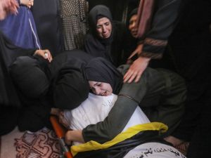 واعلنت وزارة الصحة في غزة ان عدد شهداء مجزرة جباليا قد يناهز العدد الذي سقط في قصف المشفى المعمداني