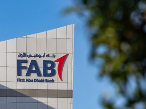 بنك أبوظبي الأول يتعاون مع "مصدر" و"بلو كربون" لتسريع نمو أسواق تداول الكربون في الشرق الأوسط وشمال أفريقيا