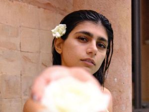 Former Lebanese porn star Mia Khalifa stands with Palestine and attacks Israel