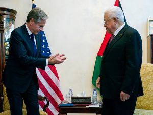 عباس: حماس لا تمثل الشعب الفلسطيني