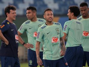 Brazil's coach Fernando Diniz, midfielder Casemiro, forward Neymar, defender Marquinhos and forward Brenner take part in a training session of the national team at the Arena Pantanal stadium in Cuiaba, Brazil, on October 11, 2023, ahead of FIFA World Cup 2026 qualifier football matches against Venezuela and Uruguay. (Photo by Nelson ALMEIDA / AFP)