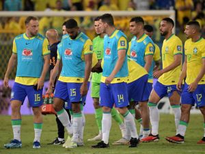 Brazilian players react at the end of the 2026 FIFA World Cup South American qualification football match between Brazil and Venezuela at the Arena Pantanal stadium in Cuiaba, Mato Grosso State, Brazil, on October 12, 2023. (Photo by NELSON ALMEIDA / AFP)