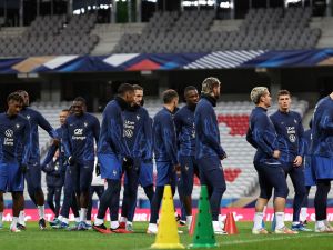 France's players take part in a training session at Pierre-Mauroy stadium in Villeneuve-d'Ascq, near Lille, northern France on October 16, 2023, on the eve of a friendly football match against Scotland. (Photo by FRANCK FIFE / AFP)