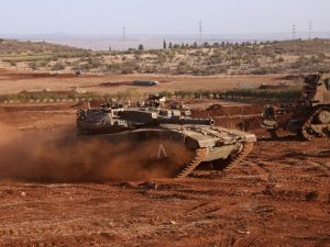 القوات الاسرائيلية تقصف بلدات لبنانية وحزب الله يواصل استهداف مواقعها على الحدود