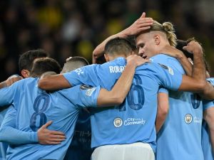 Manchester City's Norwegian striker #09 Erling Haaland (2ndL) celebrates scoring his team's third goal with teammates during the UEFA Champions League Group G football match between Young Boys (SUI) and Manchester City (ENG) at The Wankdorf Stadium, in Bern on October 25, 2023. (Photo by Fabrice COFFRINI / AFP)