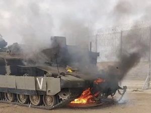 تدمير دبابة اسرائيلية من قبل المقاومة الفلسطينية
