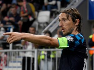 Croatia's midielder #10 Luka Modric (C) gestures during the UEFA Euro 2024 Group D qualification football match between Croatia and Turkey at the OPUS Arena Stadium in Osijek, on October 12, 2023. (Photo by Denis LOVROVIC / AFP)