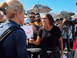 Zein Rahma confronting CNN journalist Clarissa Ward at the Rafah Border. (Joe Hattab)